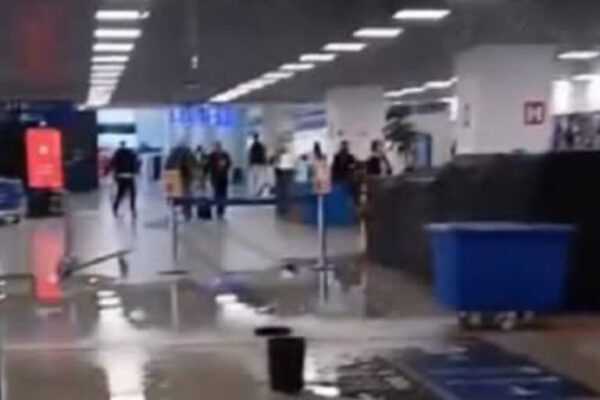 Forro de teto do Aeroporto Salgado Filho desaba em Porto Alegre forro-de-teto-do-aeroporto-salgado-filho-desaba-em-porto-alegre