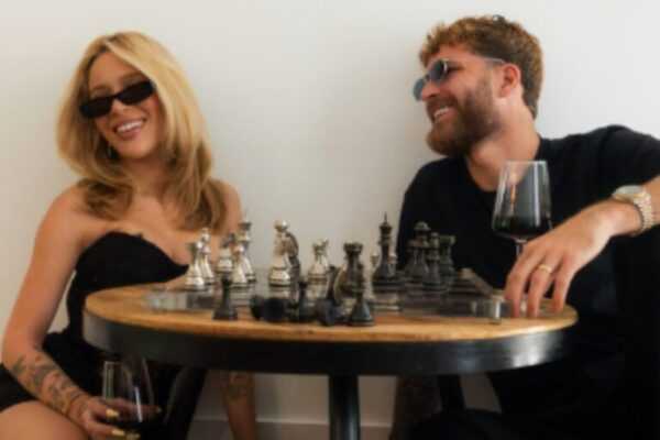Léo Pereira e Karoline Lima anunciam noivado por intermédio das redes sociais leo-pereira-e-karoline-lima-anunciam-noivado-por-meio-das-redes-sociais